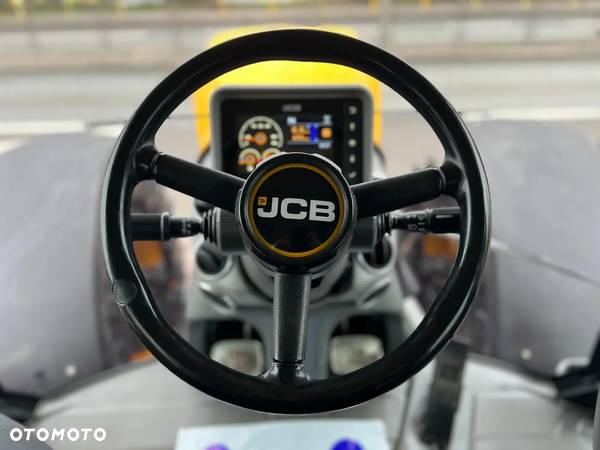 JCB Fastrac 4220 | 2017 ROK | 220 KM - 18