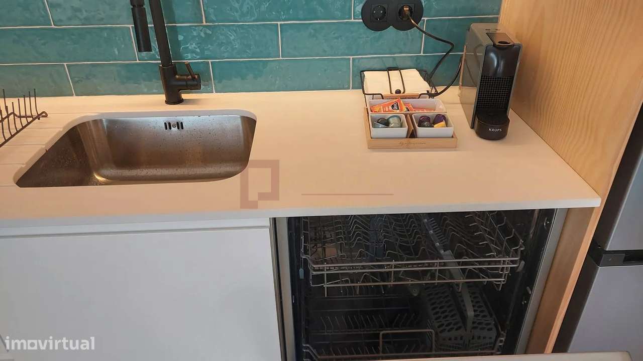 Apartamento T0+1 Mobilado Porto-16