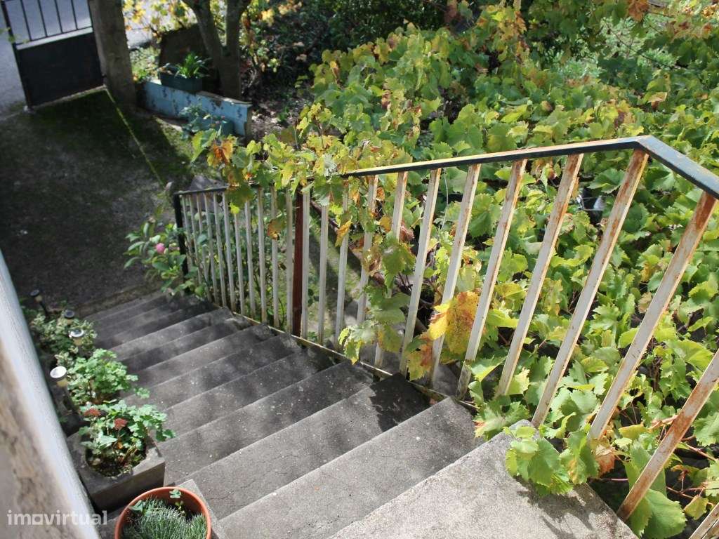Moradia de 2 pisos na zona da Vila de Arganil - Grande imagem: 5/13