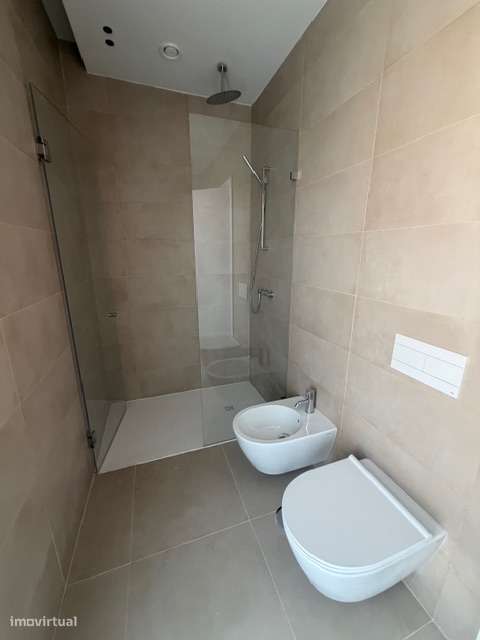 T2 em suítes, Varanda de 35,59 m² e Box para 2 Viaturas | Oeiras Golf-18