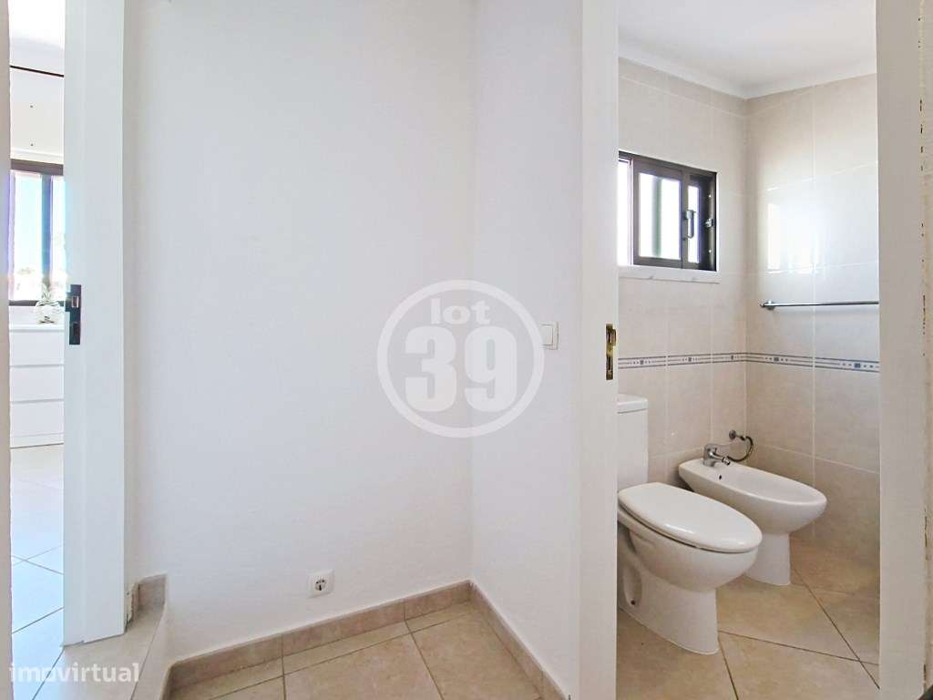Apartamento duplex com 3 quartos, parqueamento privado e inserido n...-25