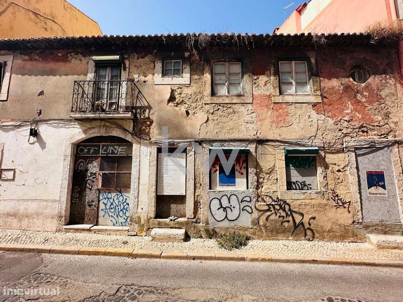 Edifício com projeto aprovado para construção de uma moradia com 550m2 - Grande imagem: 2/38