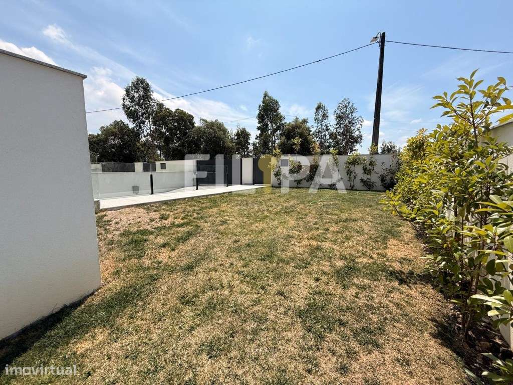 Moradia T3 Como Nova | Construção 2025 | Jardim | Garagem para 3 Ca...-34
