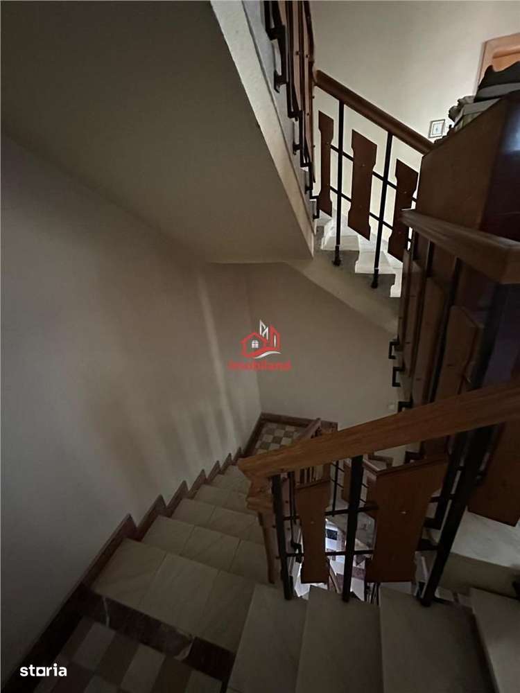 Casa de vanzare, langa Piata Engels - Imagine principală: 4/15