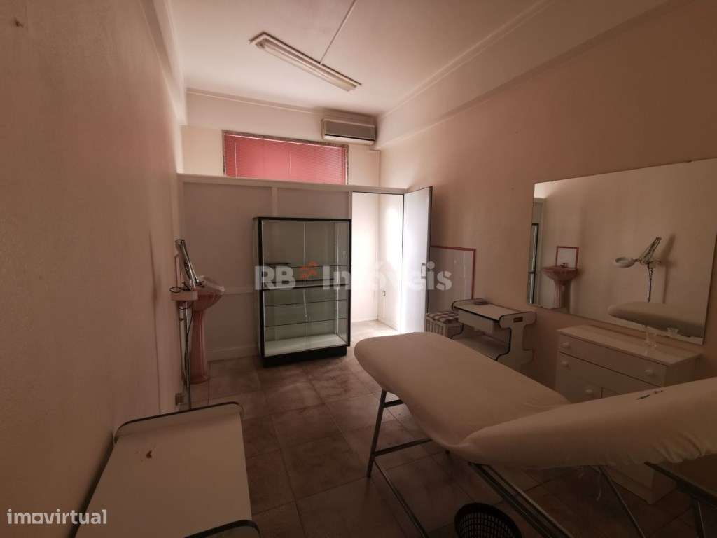 Loja inserida em centro comercial, em pleno centro da cidade do Ent... - Grande imagem: 5/7