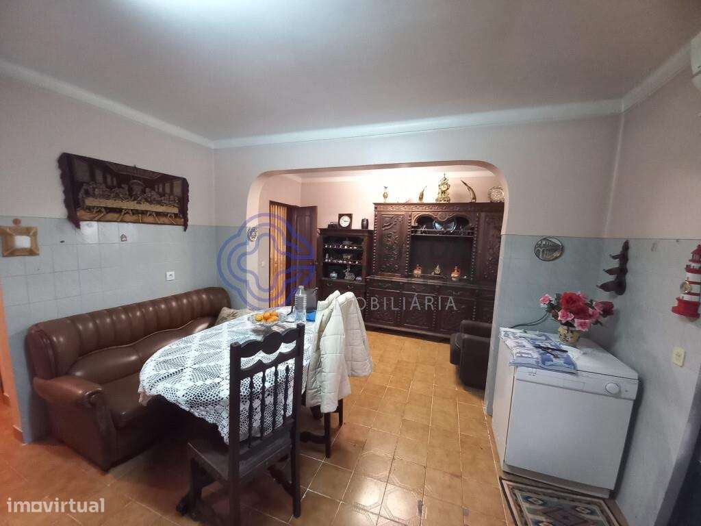 Moradia com 4 quartos, garagem e quintal no Entroncamento - Grande imagem: 2/32