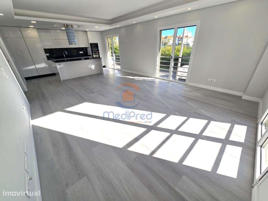 Apartamento T2 com Parqueamento e Arrecadação | Odivelas - Grande imagem: 2/19