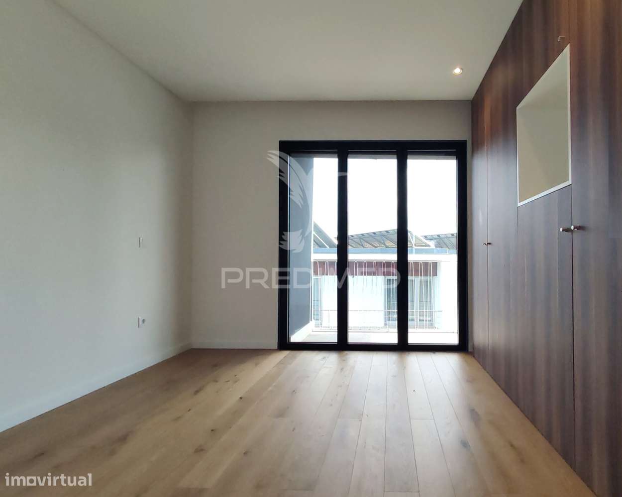 Moradia T4 moderna com piscina e  acabamentos de alta qualidade - Grande imagem: 5/28