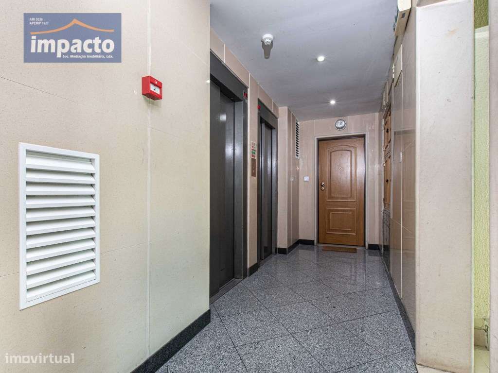 T3, Excelente estado de conservação, 2 suites, parqueamento e arrec...-12