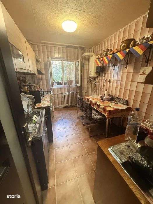 Apartament 3 camere de vanzare, centrala proprie,  parcare, Crangasi-1