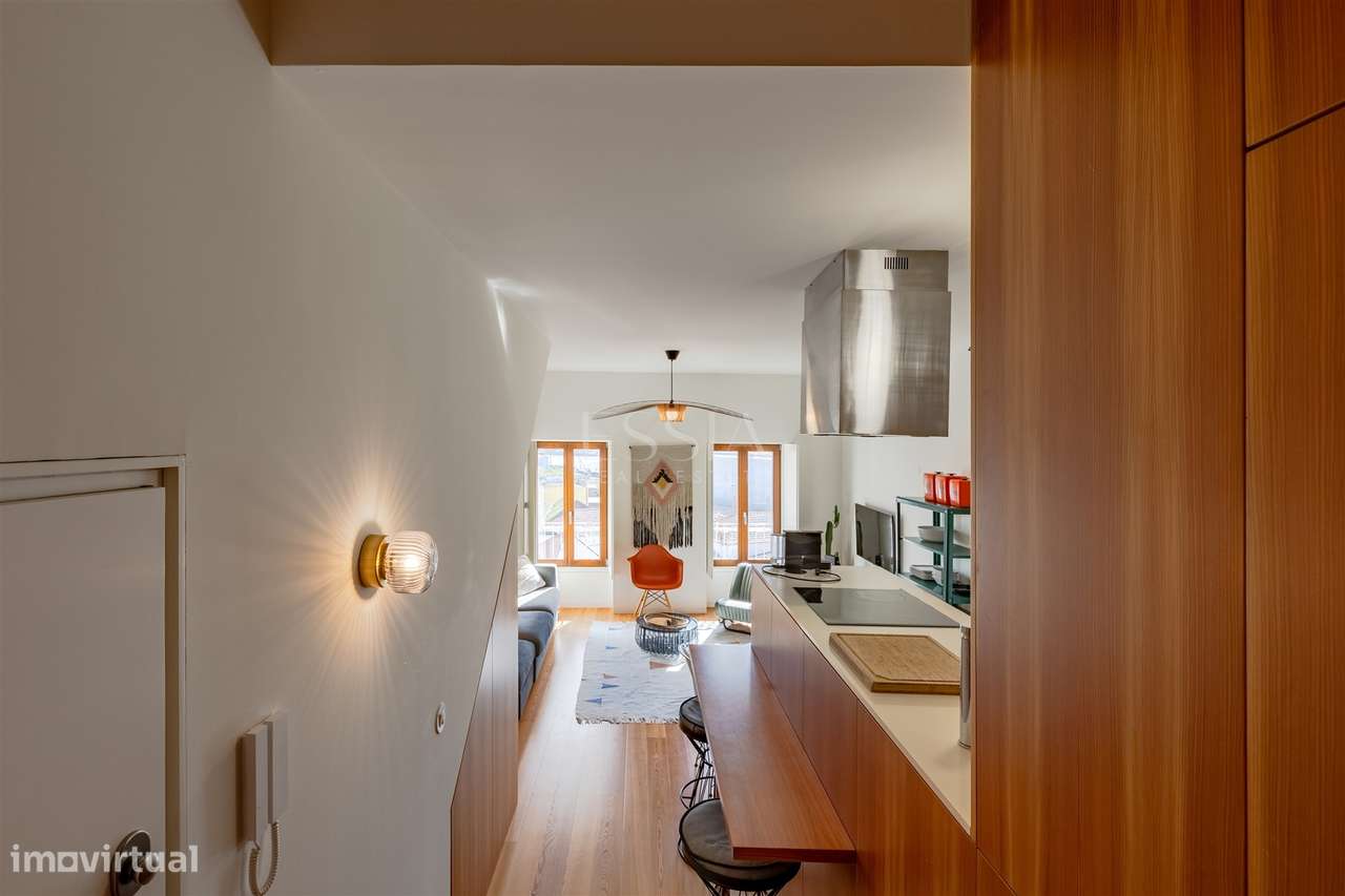 Apartamento T1 com Vista Rio na Alfândega do Porto-12