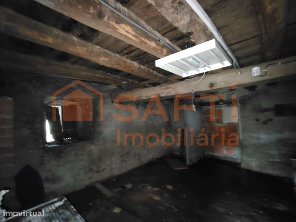 MORADIA T2 COM ANEXOS, POÇO, TANQUE DE REGA E E TERRENO DE CULTIVO.-21