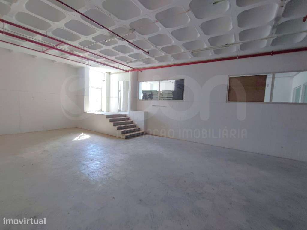 PRIOR VELHO - Edifício Armazém com 4.830 m², composto por 5 Pisos, ... - Grande imagem: 2/12