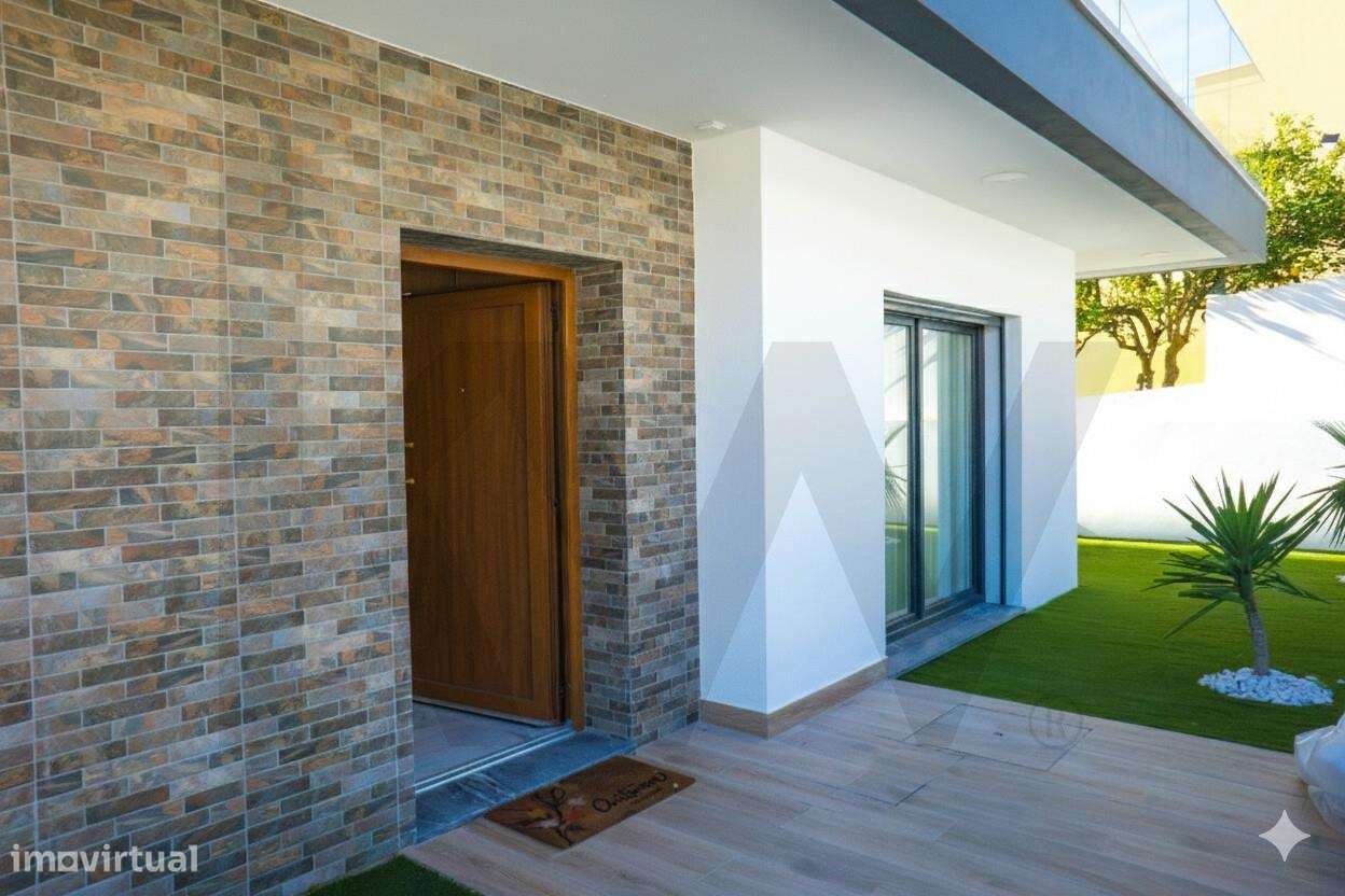 Luxo e exclusividade em Famões com vista sob Lisboa-5