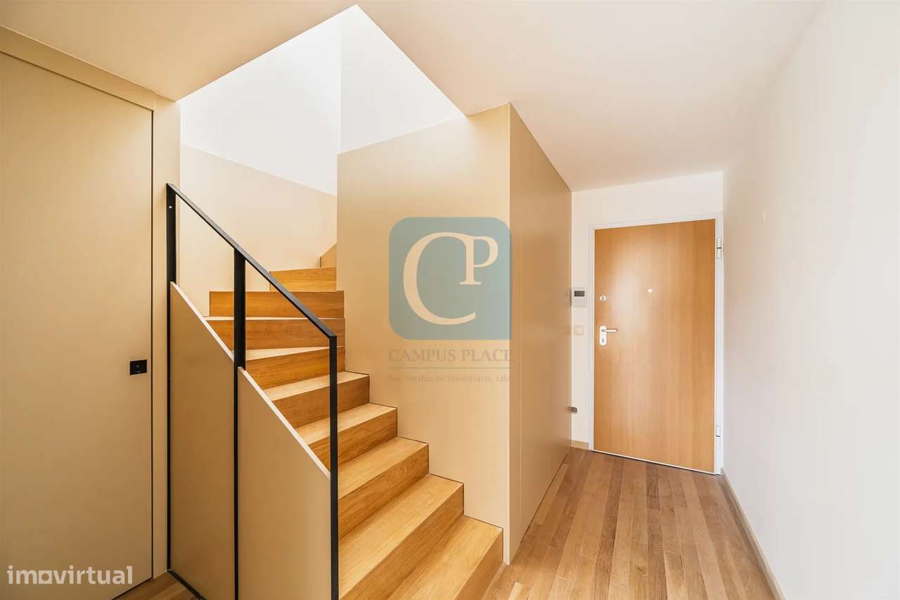 Apartamento T1Kit Duplex, com terraço, junto à Praça da República - Grande imagem: 5/31