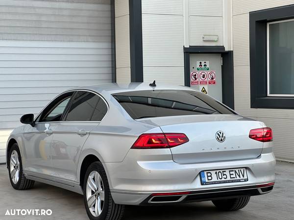 Volkswagen Passat 2.0 TDI DSG Highline - 18