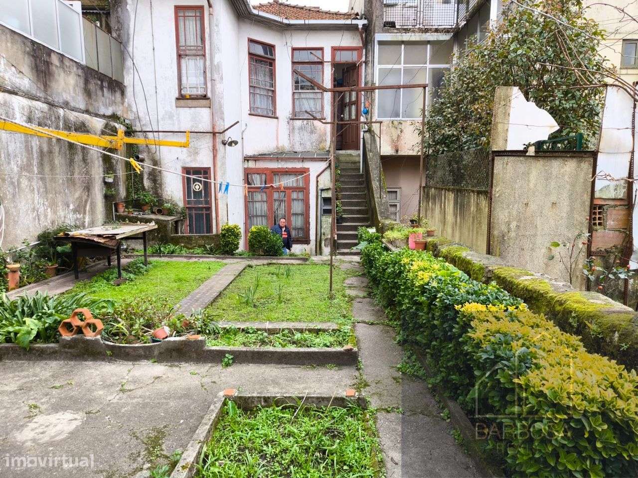 Moradia ANTAS - Av. F. Magalhaes - possivel prédio R/Ch+5! Zona ARU!-4