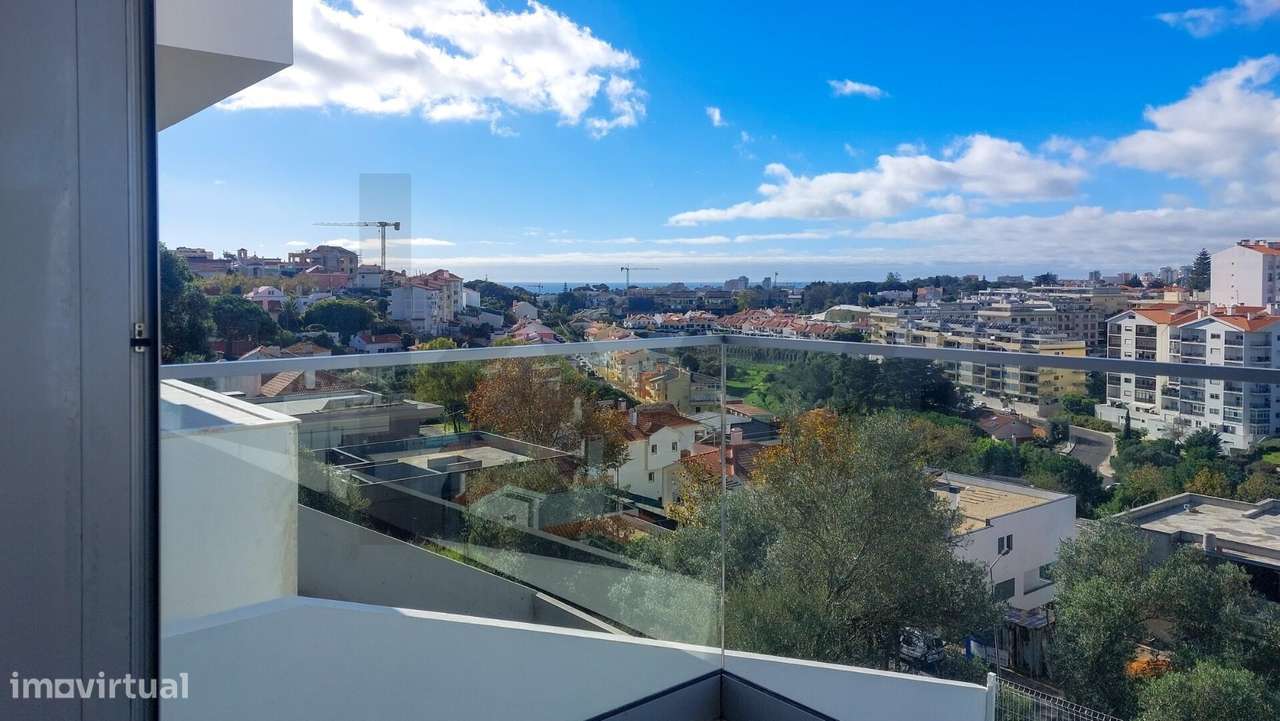Moradia T4+2, Nova, no Monte Estoril, com elevador  e vista surpreende - Grande imagem: 4/45