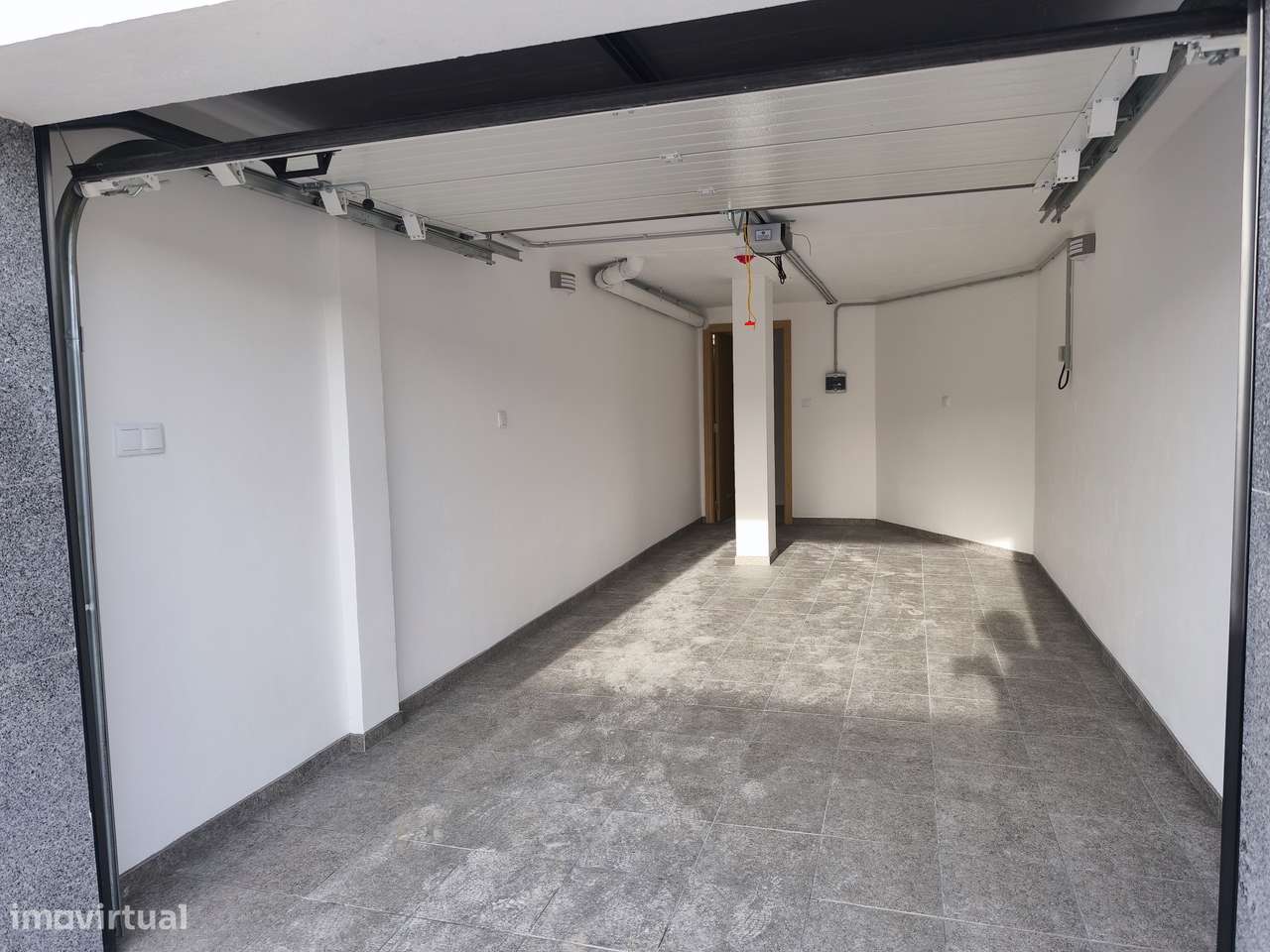 Apartamento T4 Novo c/ Garagem e um parque de Estacionamento-13