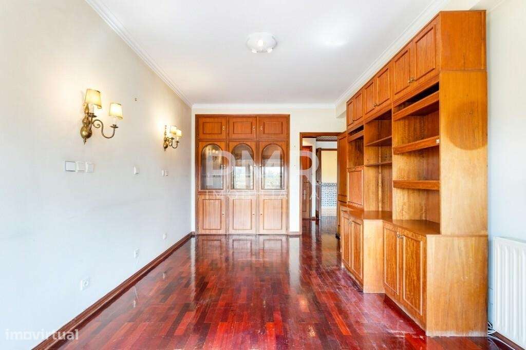 Apartamento T4 no Lumiar-15