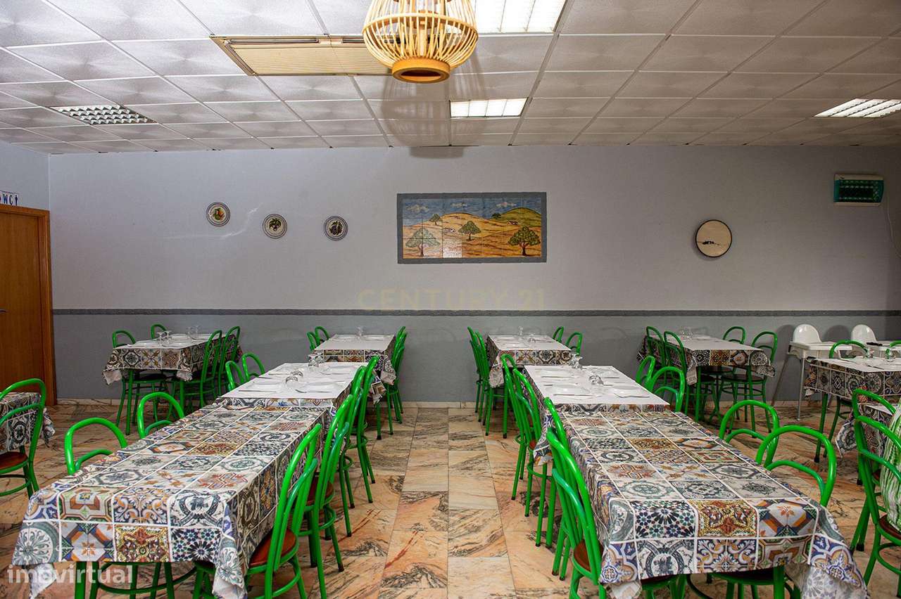 Restaurante com 60 lugares e um Apartamento T2 - Grande imagem: 5/28