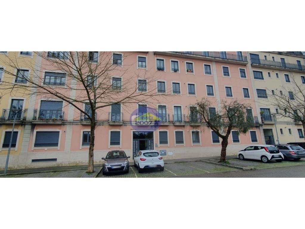 Apartamento T3 em Oliveira do Douro-0