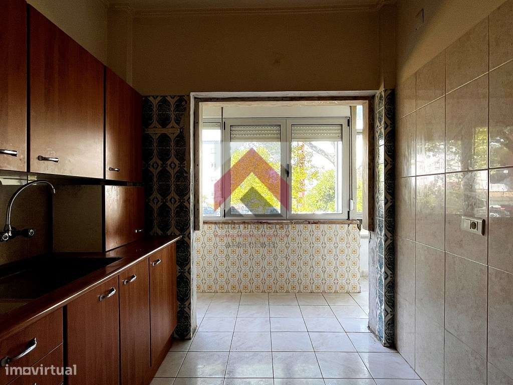 Apartamento T2 em Oeiras | Em remodelação Total + Varanda - Grande imagem: 4/43