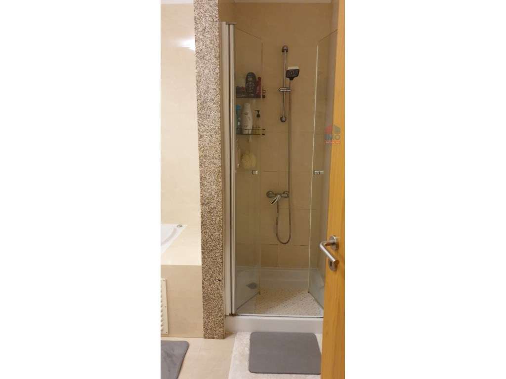 APARTAMENTO T3 COM 2 LUGARES DE GARAGEM NO CENTRO DE VILA REAL-10