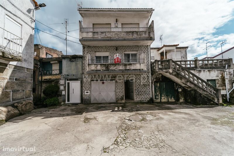 Moradia em Banda T3 / Gouveia, Moimenta da Serra e Vinhó