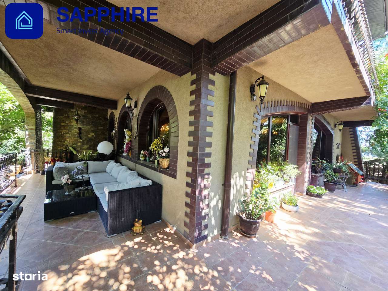 Vilă de lux Otopeni, pentru colecționari, înconjurată de brazi și artă-3