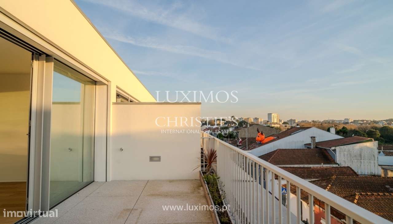 Moradia V4 nova com varanda e terraço à venda em Aldoar - Grande imagem: 4/22