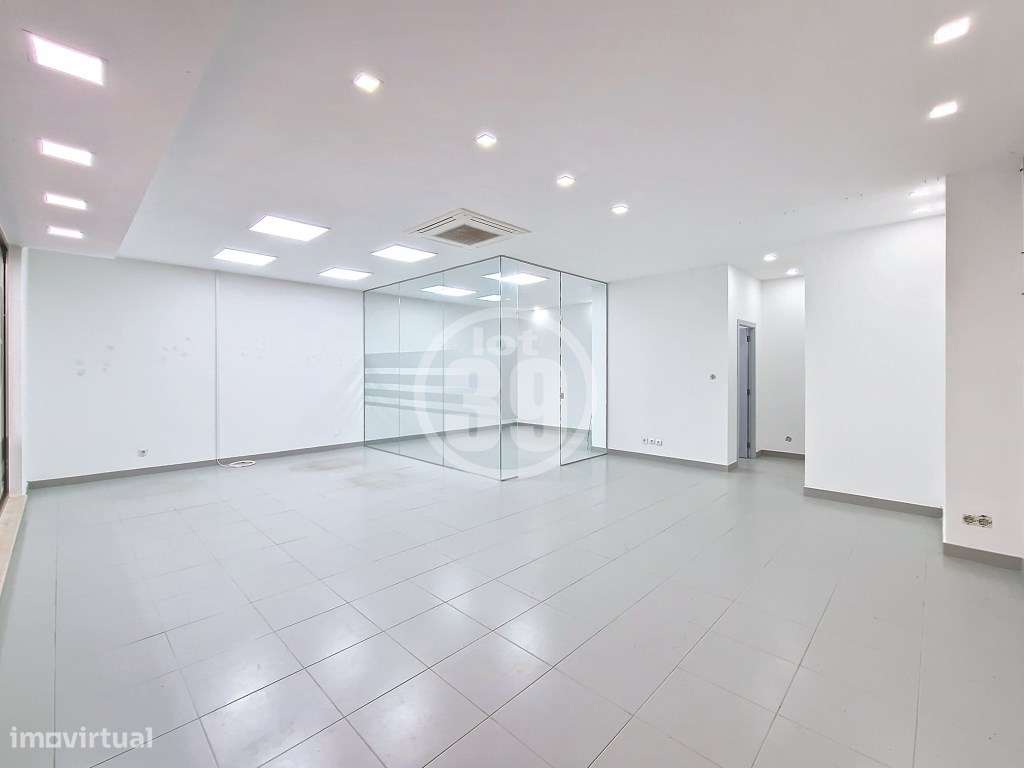 Loja em excelente estado, bem localizada, com parqueamento na cave ... - Grande imagem: 4/14