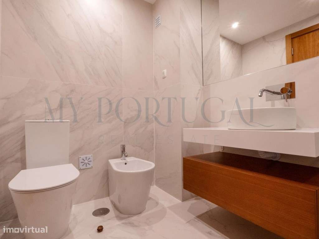 Elegância e Modernidade: Moradia T4 de Luxo com Rooftop em Alcochete-30