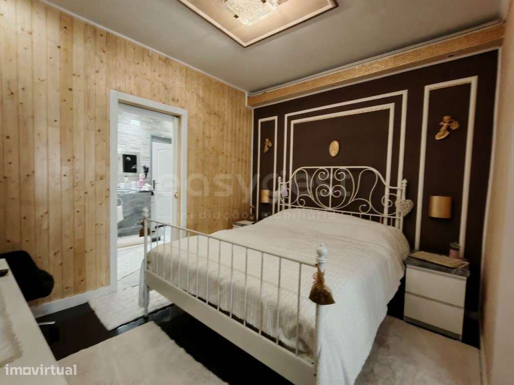 Moradia recuperada no centro da aldeia e a 10 minutos da cidade - Grande imagem: 4/23