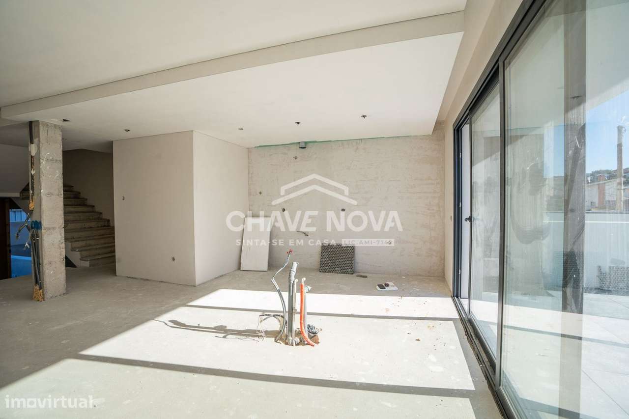 Moradia em Banda T3+1 Nova c/ Piscina na Madalena - Grande imagem: 3/24