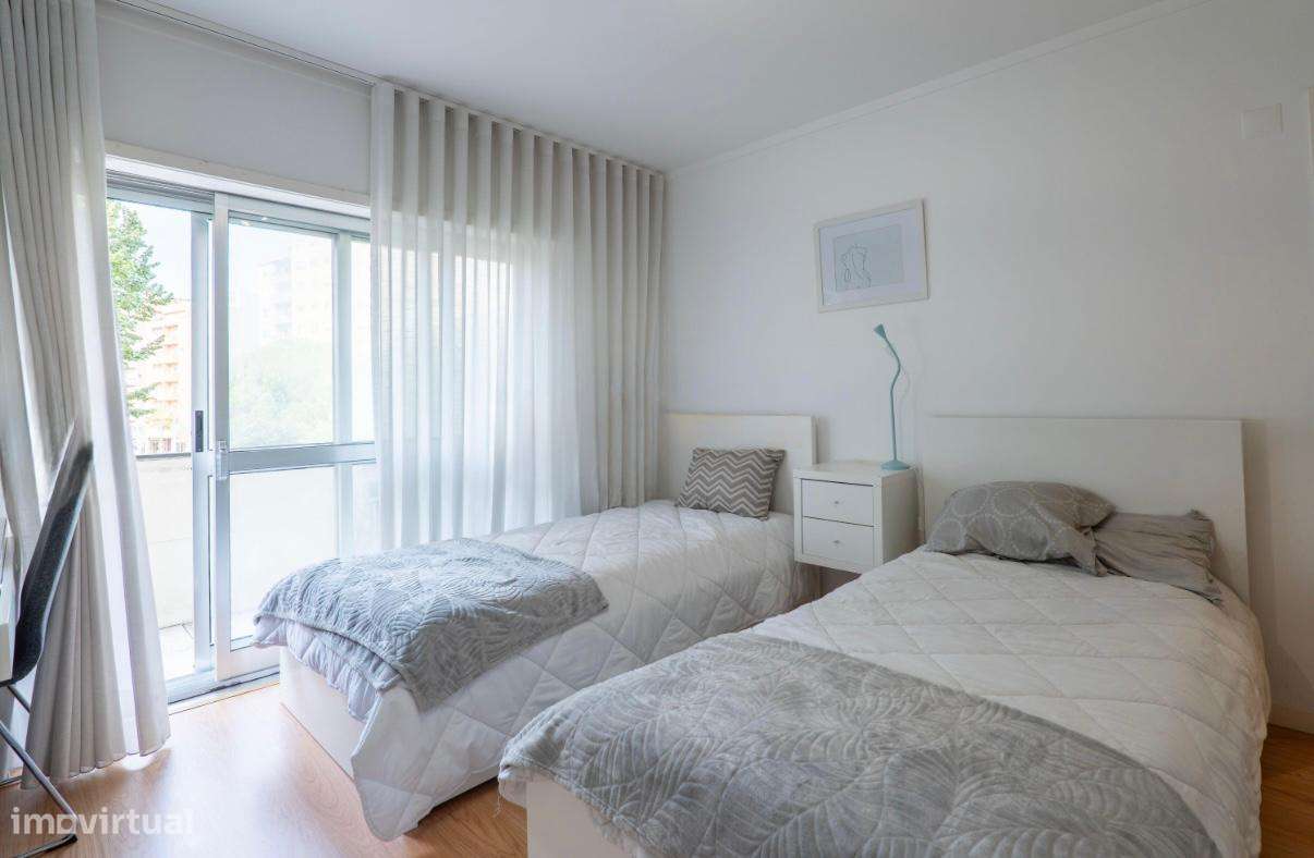 Apartamento T3 Renovado no coração de Matosinhos-17