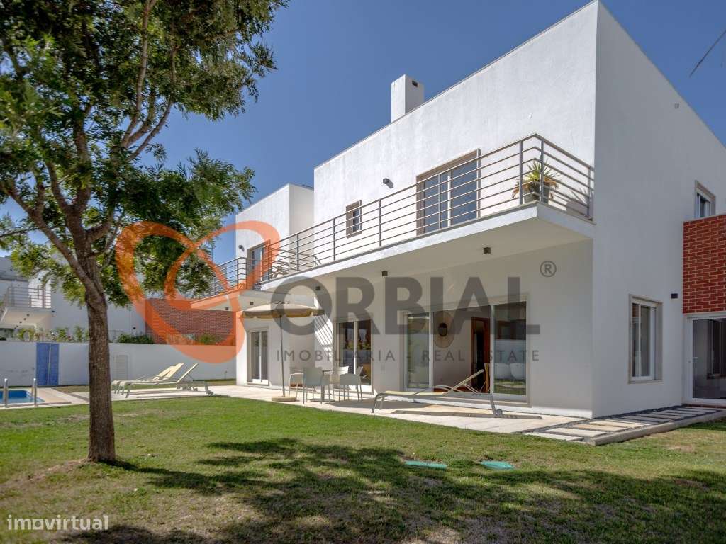 Fantástica Moradia para venda com 4 quartos, piscina e garagem no c... - Grande imagem: 2/36