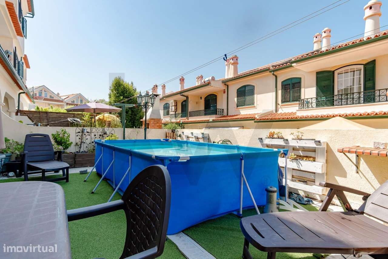 Moradia em Banda T4+1 com Jardim, Garagem e Sótão-52
