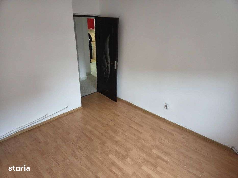 Apartament 3 camere,decomandat in Cetate, zona Mercur, et.3-6
