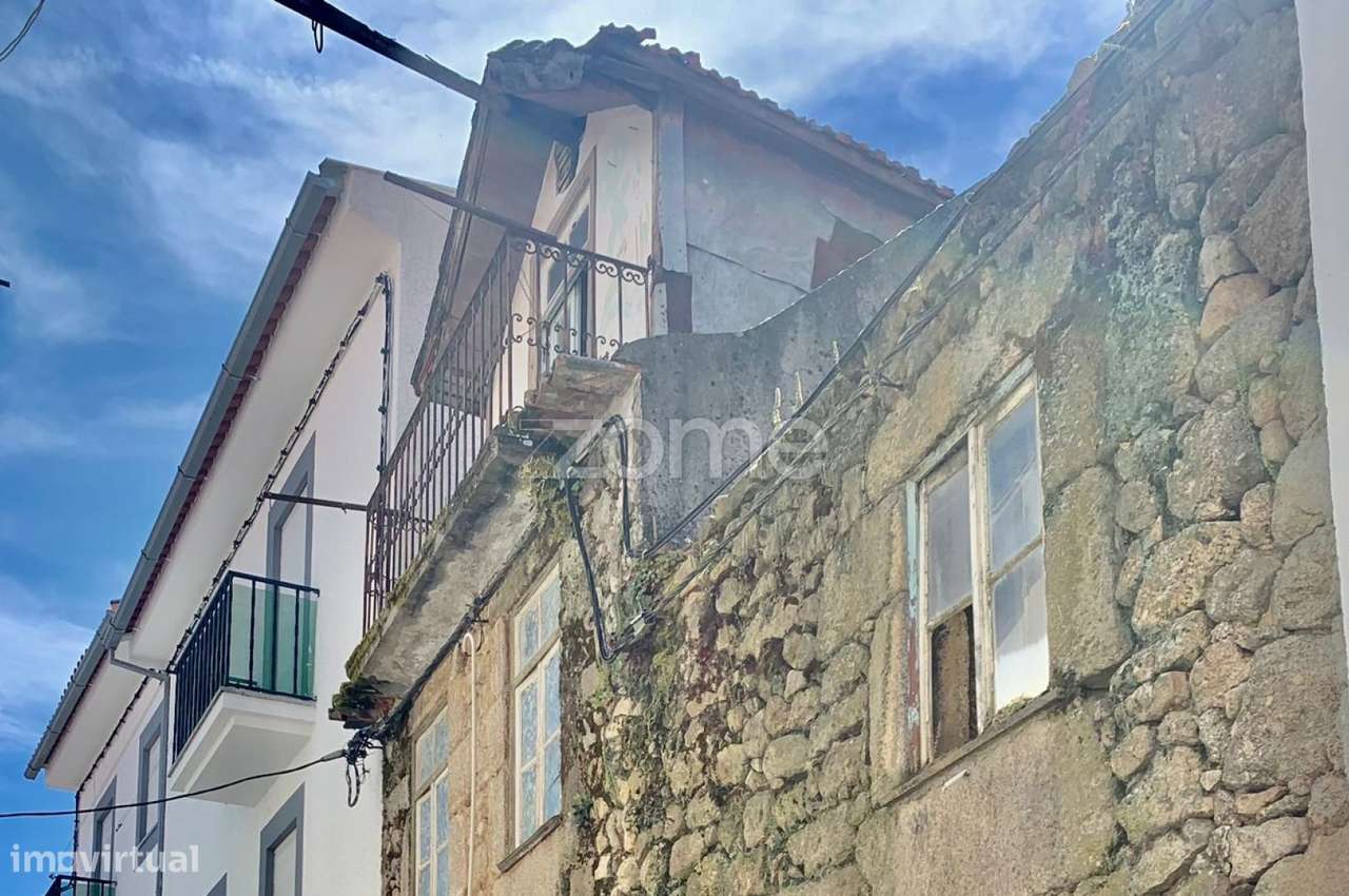 Duas casas em ruinas, em banda, 3 pisos, 140m2-Melo-Gouveia- Guarda - Grande imagem: 4/30