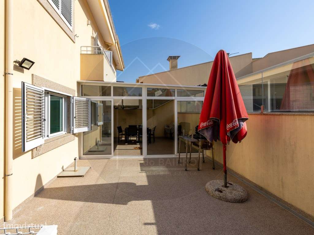 Moradia T4 Independente com Piscina, Ginásio e Garagem para 4 Carro...-45