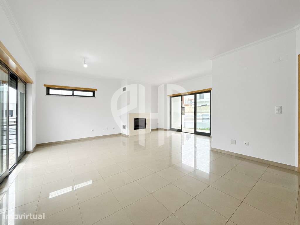 Exclusiva Moradia T5 de Arquitetura Contemporânea em Almada - Feijó-9