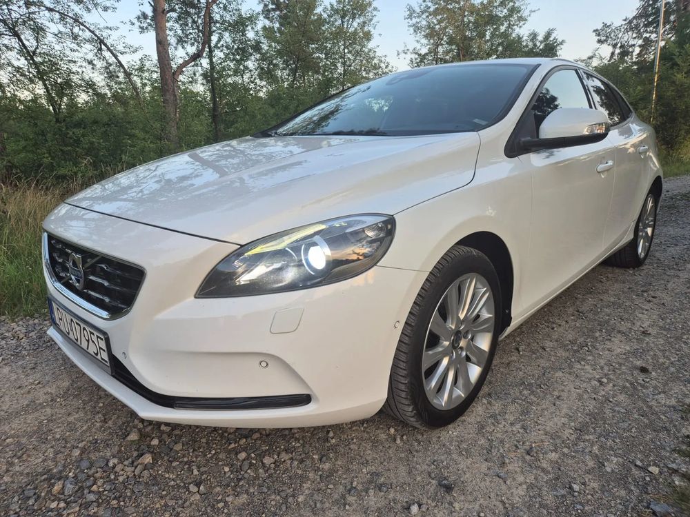 Volvo V40 II (2012-) D2 R-Design Momentum 2012
