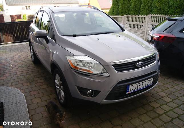 Ford Kuga 2.0 TDCi 2x4 Titanium - 4