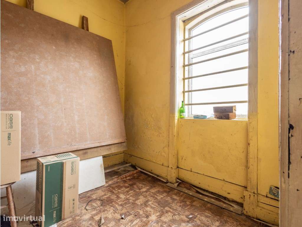 Moradia T2 por recuperar-5
