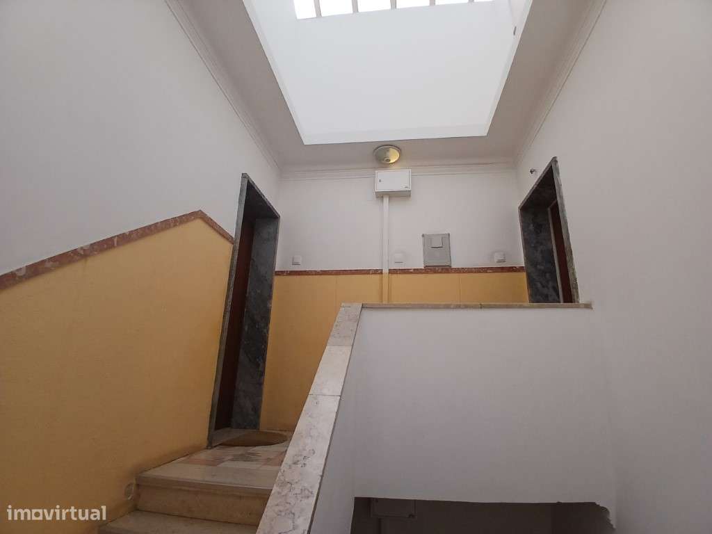 T2 renovado em Odivelas, Lisboa-13