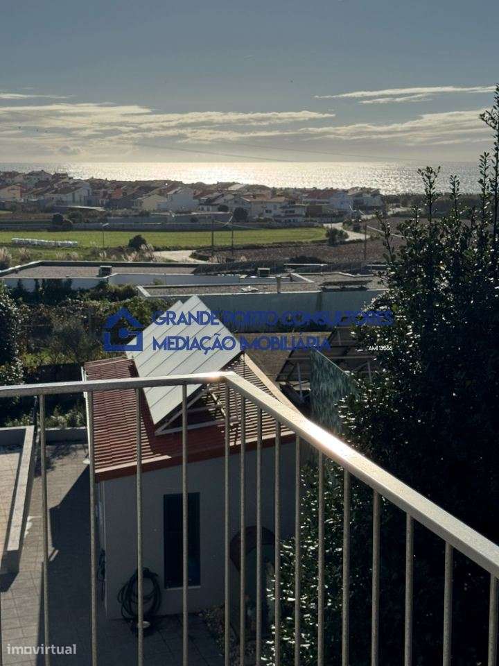 Moradia V4 c/piscina à praia da Memória-12