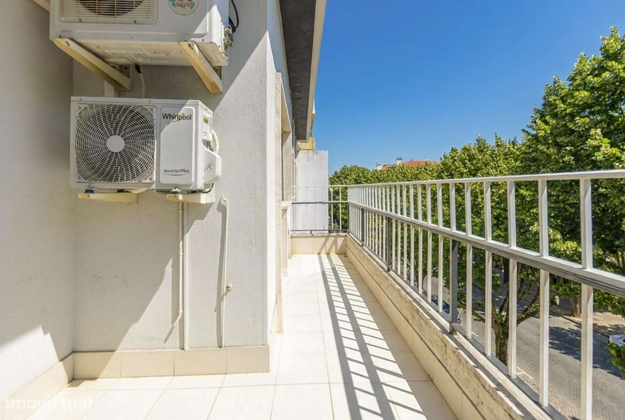 Apartamento T5 luminoso na Av. da Liberdade | Fundão-20