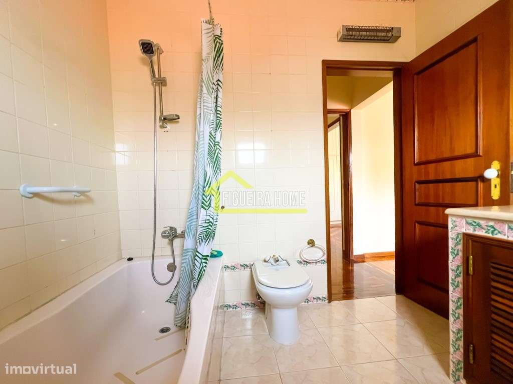 Andar de moradia com 4 quartos, garagem e anexo-22