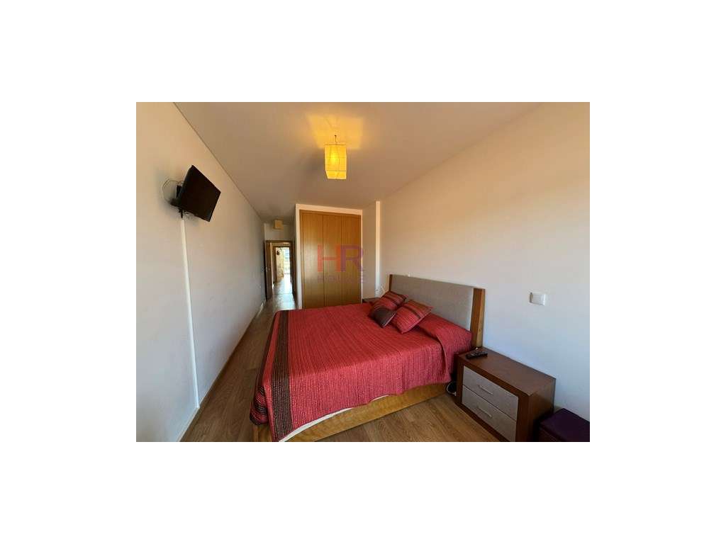 Quinta da Portela Vende-se T2 com garagem dupla.-24